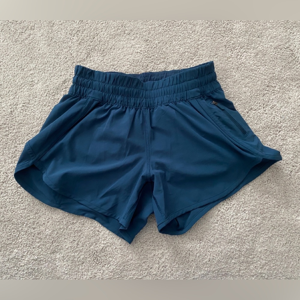 Lululemon Womens 6 Blue Tracker Shorts *tiny pull on back left side as pictured*